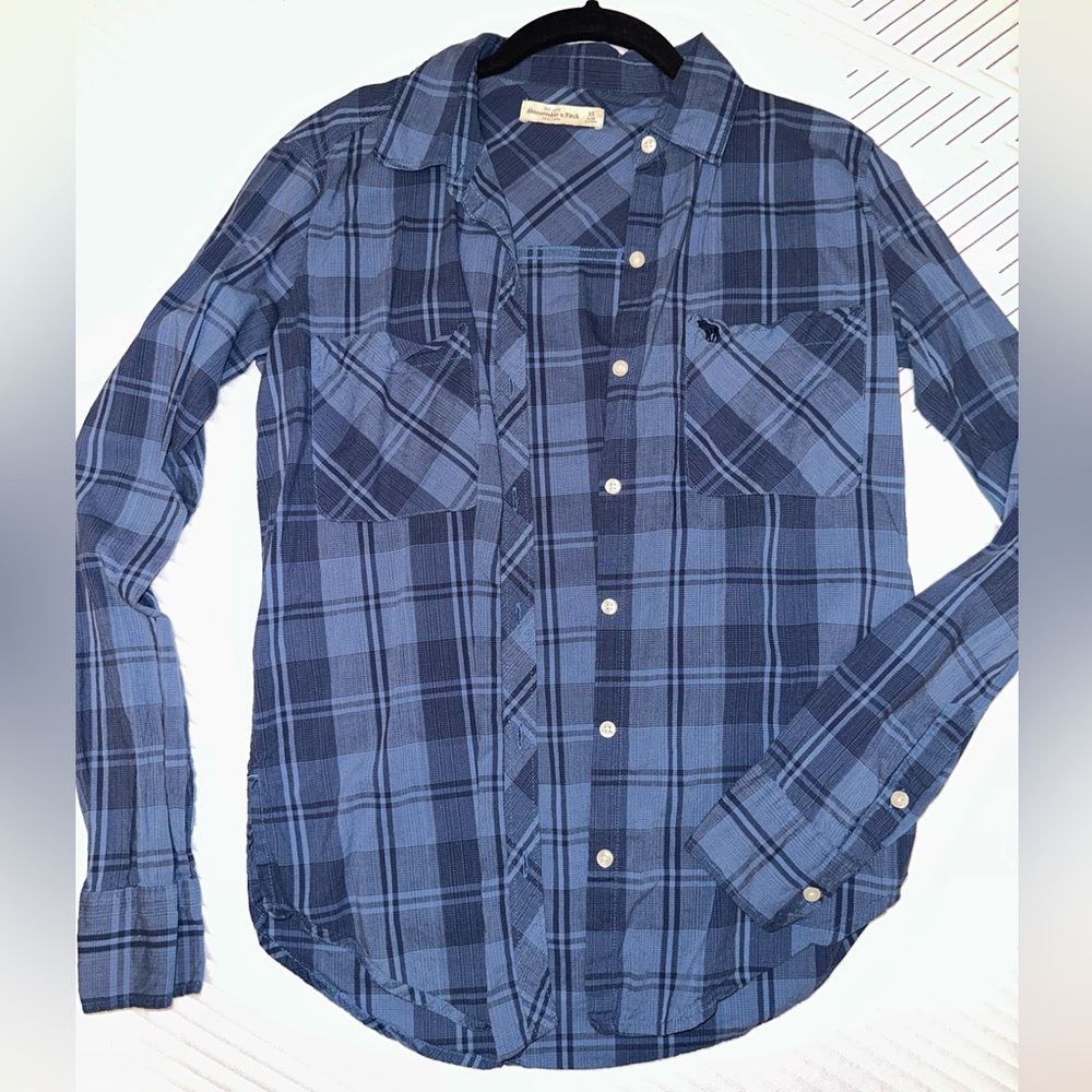 🌷Abercrombie& Fitch blue plaid flannel - XS🌷